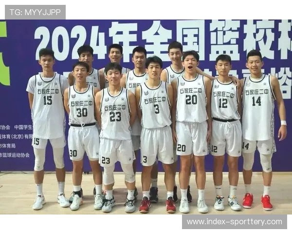 中国篮协推动篮球进校园活动，多位CBA球员参与